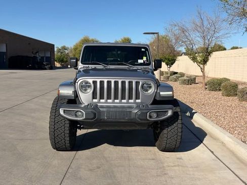 Used 2018 Jeep Wrangler Unlimited Sahara image 3