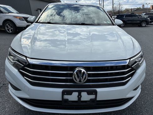 Used 2019 Volkswagen Jetta SE image 2