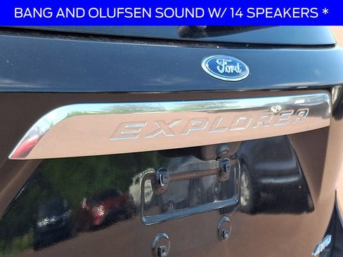Used 2021 Ford Explorer Platinum w/ Equipment Group 601A AWD/4WD image 35