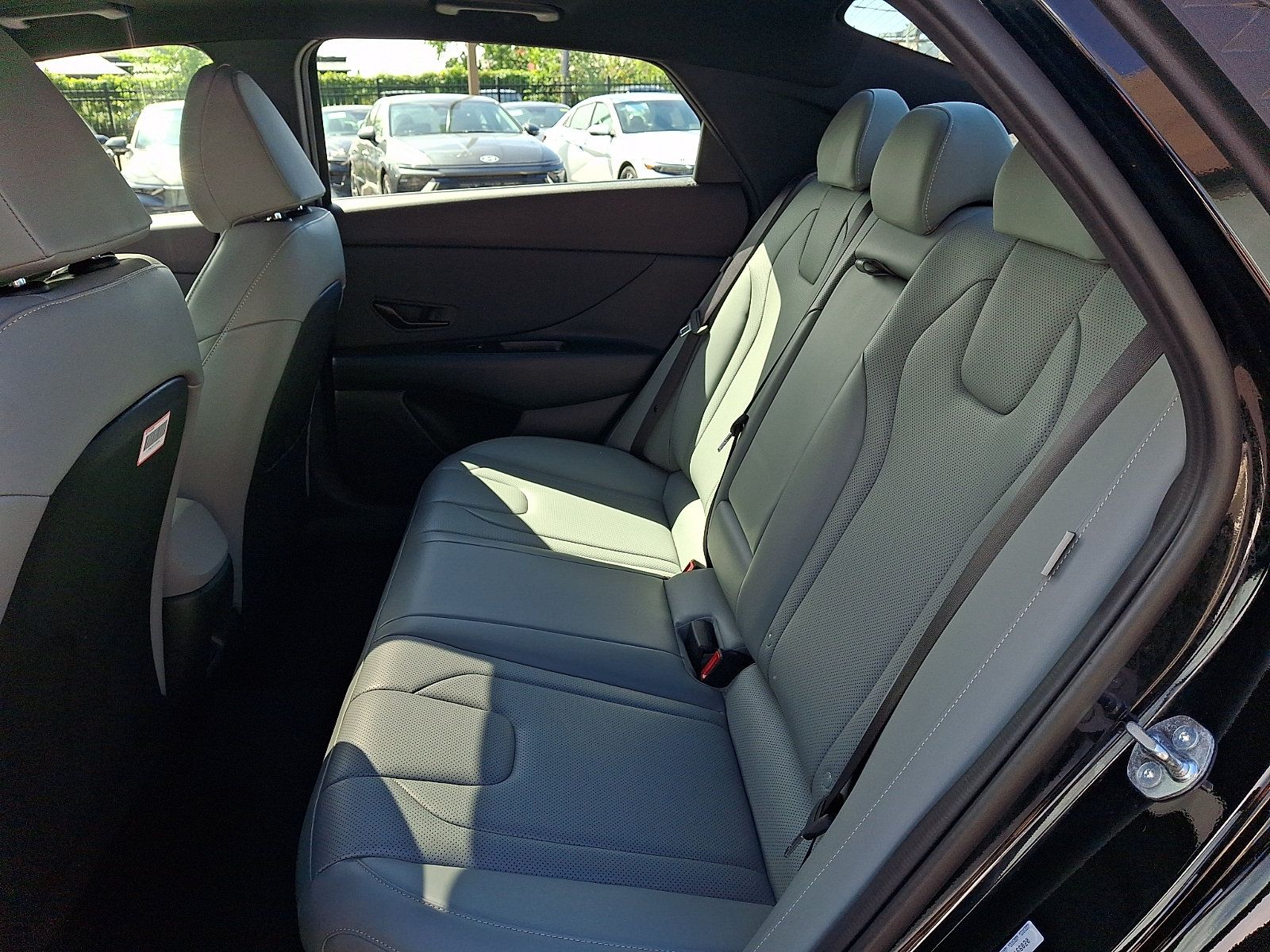Certified 2025 Hyundai Elantra Limited FWD image 10