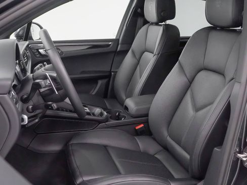 Used 2025 Porsche Macan image 5