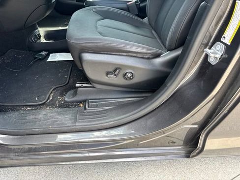 Used 2018 Chrysler Pacifica Touring Plus w/ S Appearance Package FWD image 14