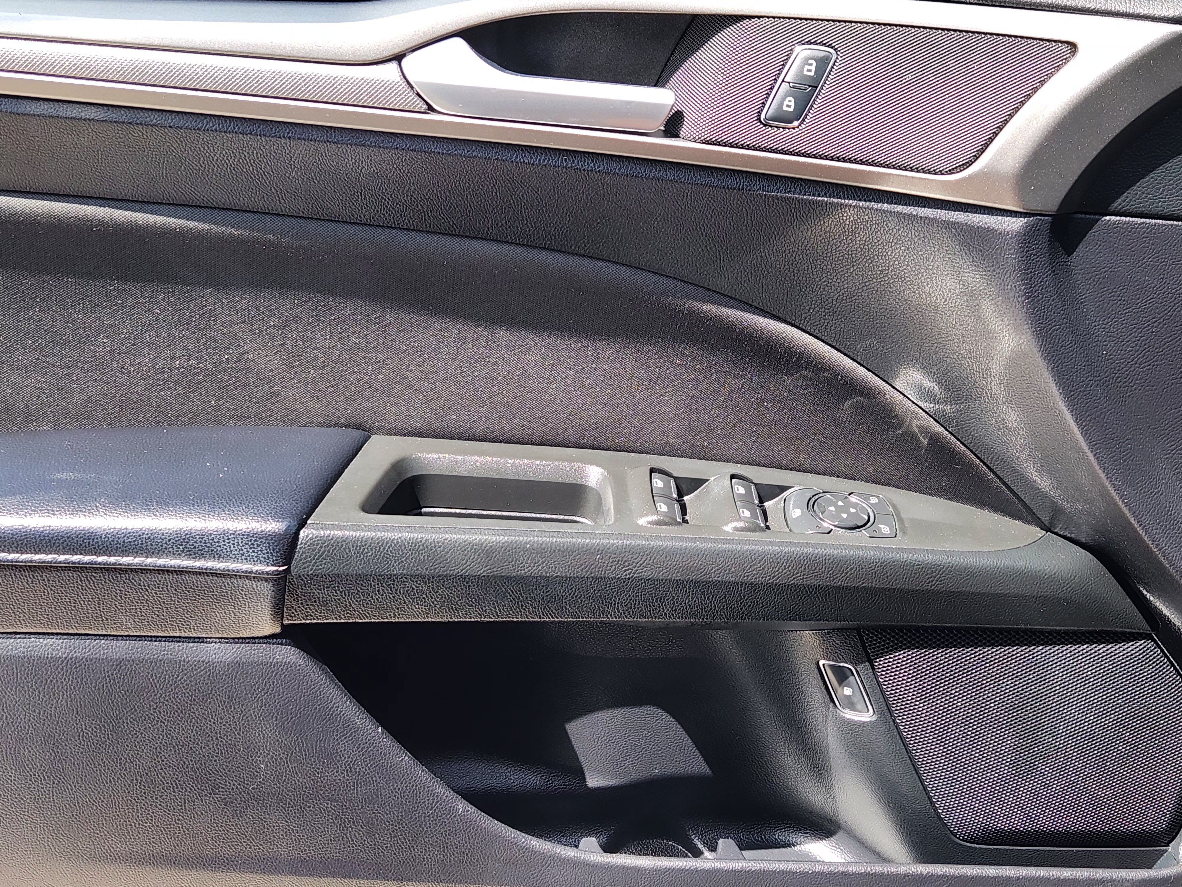Used 2019 Ford Fusion SE FWD image 24
