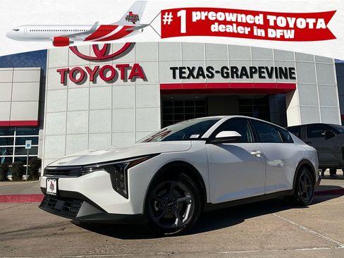 Used 2025 Kia K4 LXS image 1