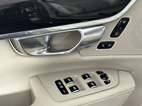 Used 2018 Volvo S90 T5 Momentum w/ Convenience Package image 17