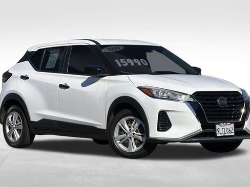 Used 2021 Nissan Kicks S FWD image 2