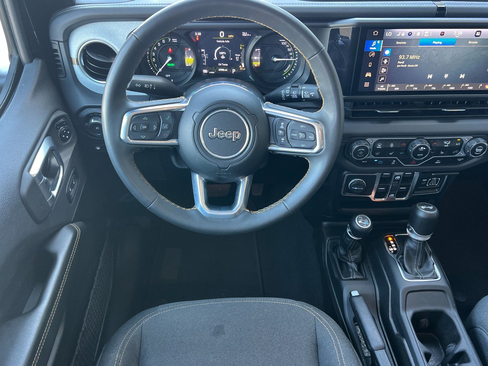 Used 2024 Jeep Wrangler Unlimited Sahara AWD/4WD image 14