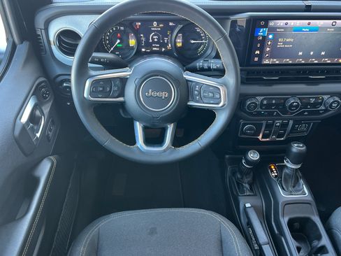 Used 2024 Jeep Wrangler Unlimited Sahara AWD/4WD image 14