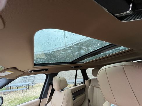 Certified 2025 Land Rover Range Rover SE image 26