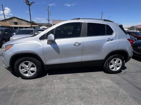 Used 2018 Chevrolet Trax LT w/ LT Convenience Package AWD/4WD image 5