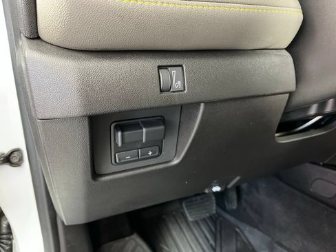 Certified 2024 Chevrolet Colorado ZR2 w/ ZR2 Convenience Package III AWD/4WD image 32