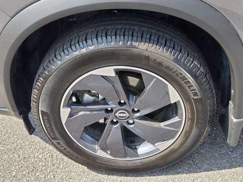 Used 2025 Nissan Rogue SV w/ SV Premium Package FWD image 21