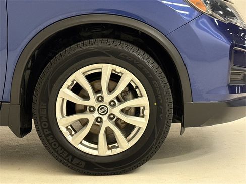 Used 2017 Nissan Rogue SV image 7