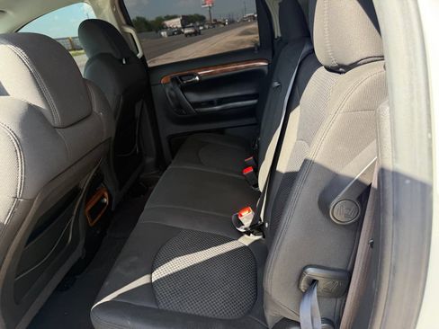 Used 2008 Saturn Outlook XR w/ Advanced Audio Package FWD image 18