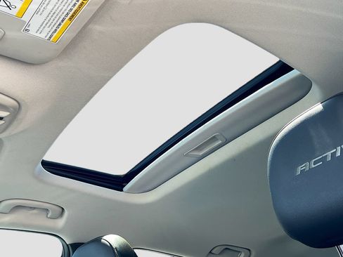 Used 2025 Chevrolet Trax ACTIV w/ Sunroof Package FWD image 22