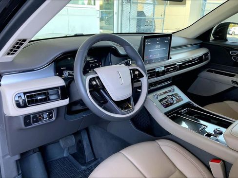 Used 2023 Lincoln Aviator Standard image 18