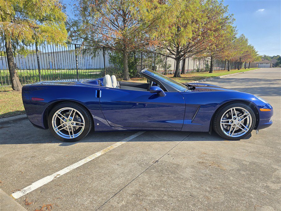 Used 2006 Chevrolet Corvette Convertible w/ Preferred Equipment Group RWD image 12
