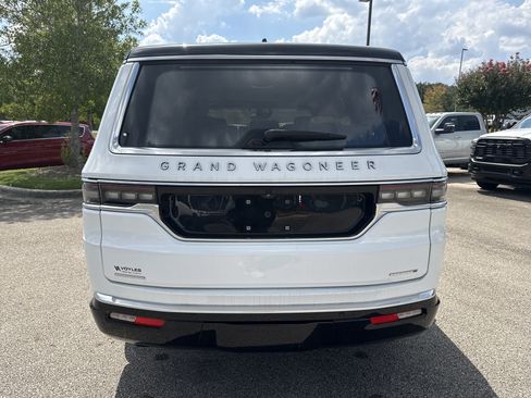 Used 2023 Jeep Grand Wagoneer Series III AWD/4WD image 6