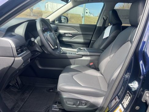 New 2026 Toyota Grand Highlander XLE image 4