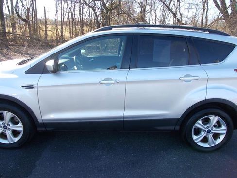 Used 2015 Ford Escape SE w/ Equipment Group 201A image 6