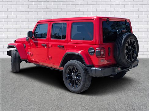 Used 2025 Jeep Wrangler Unlimited Sahara w/ Safety Group AWD/4WD image 3