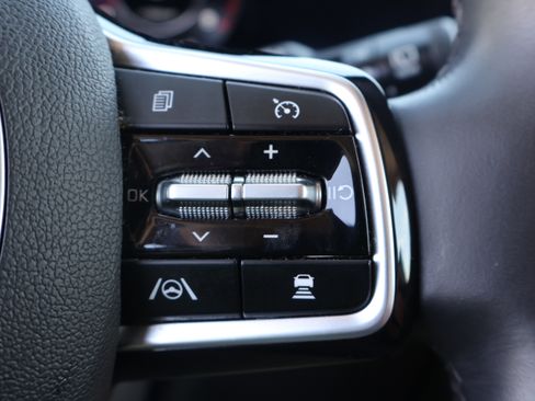 Used 2024 Kia Carnival SX Prestige FWD image 38
