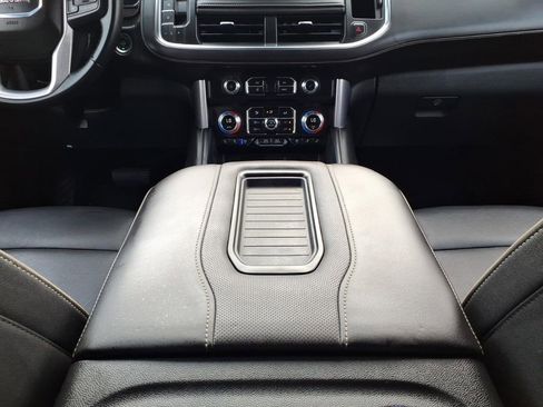 Used 2024 GMC Yukon SLT RWD image 11