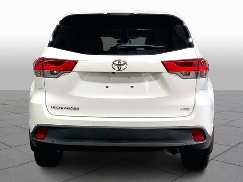 Used 2018 Toyota Highlander LE w/ Carpet Mat Package (TMS) image 8