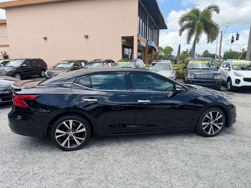 Used 2017 Nissan Maxima SR w/ Midnight Edition FWD image 6