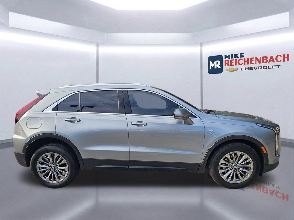 Used 2025 Cadillac XT4 Premium Luxury FWD image 3