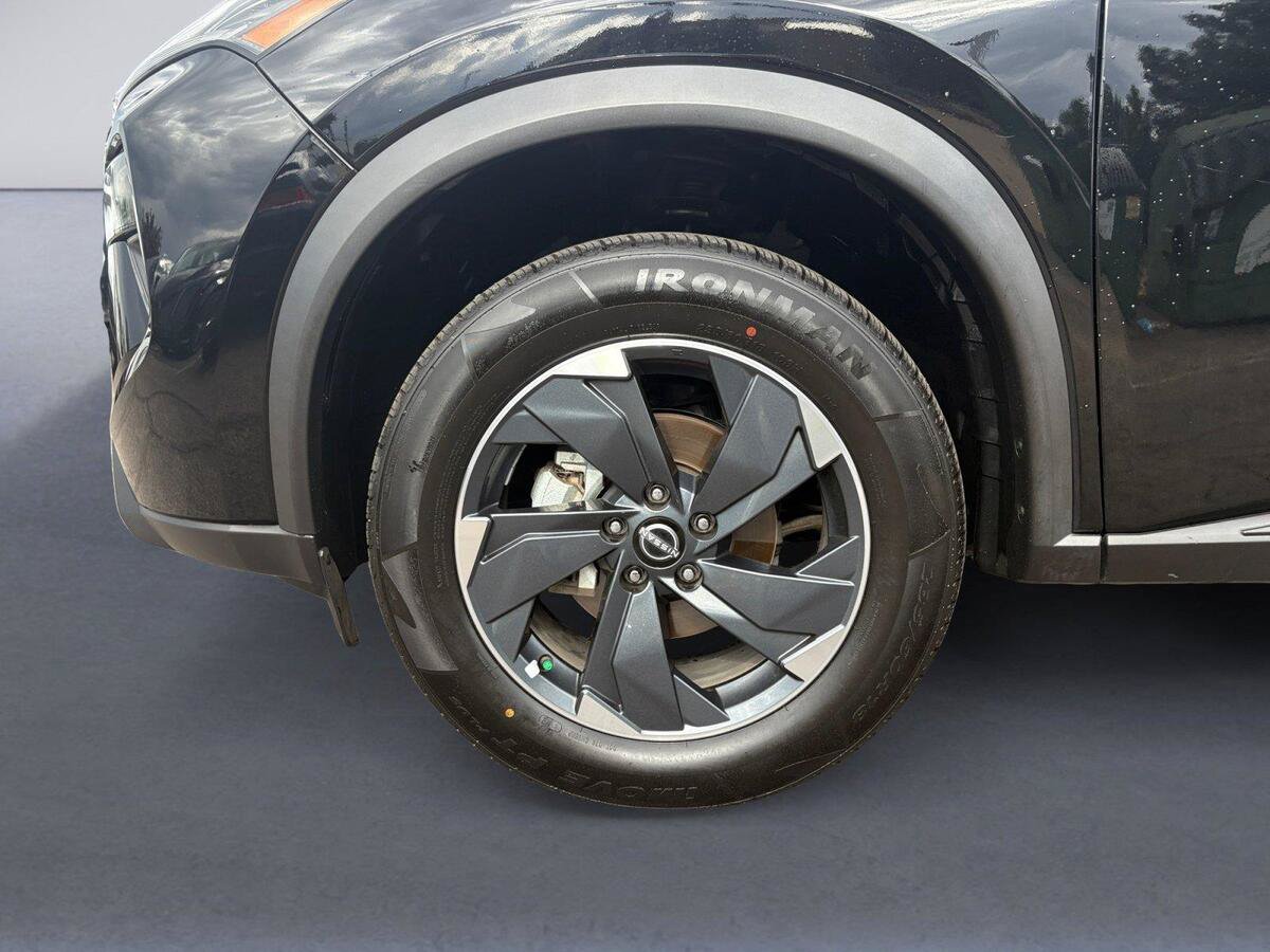 Used 2024 Nissan Rogue SV AWD/4WD image 14