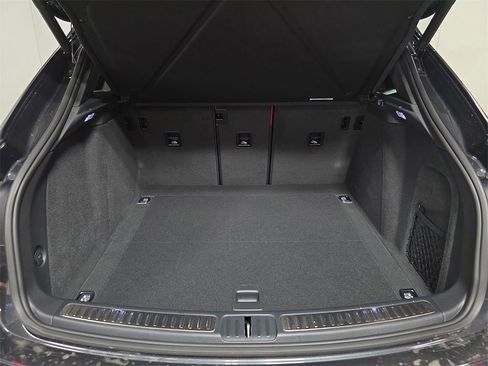 Certified 2025 Porsche Macan Turbo image 31