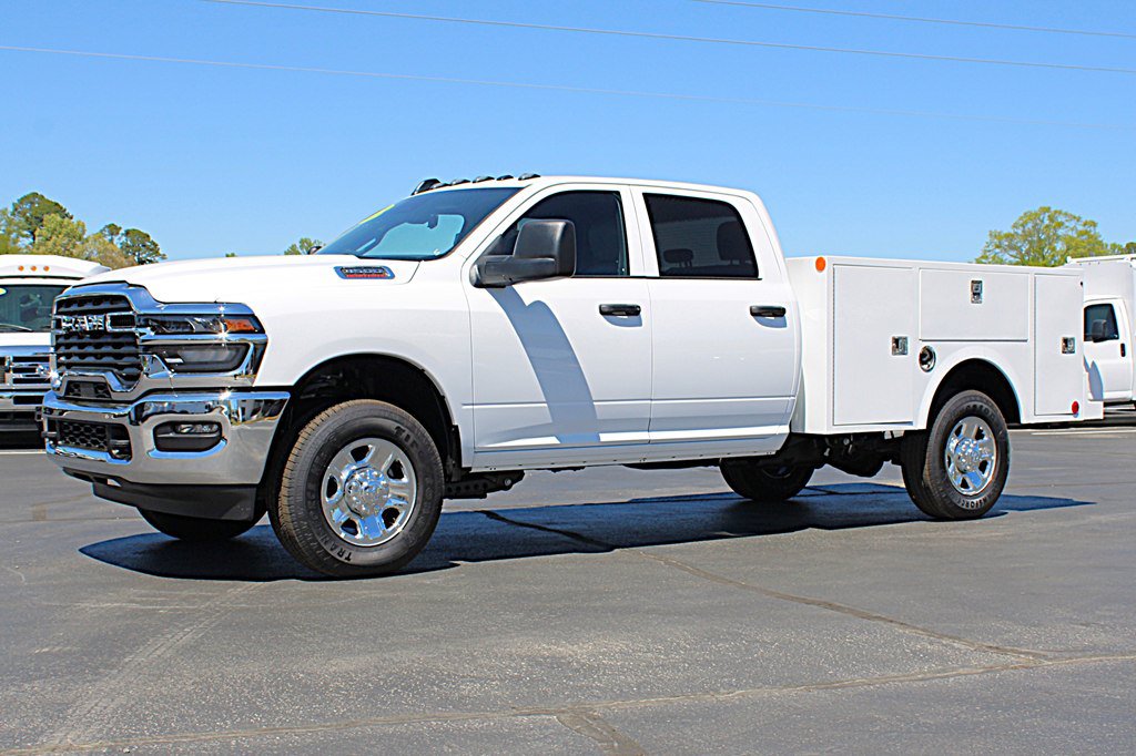 Used 2026 RAM 3500 Tradesman w/ Chrome Appearance Group A AWD/4WD image 3