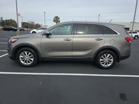 Used 2017 Kia Sorento L image 3