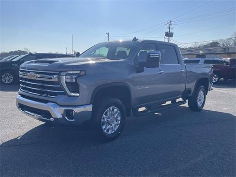 Used 2025 Chevrolet Silverado 2500 LTZ image 9