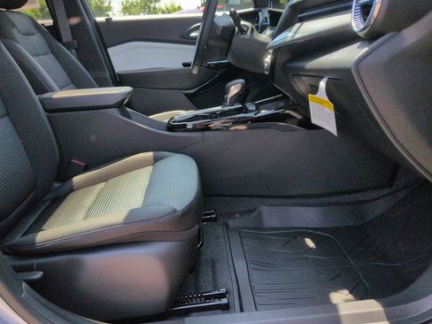 New 2026 Chevrolet Trax LT w/ Sunroof Package FWD image 25