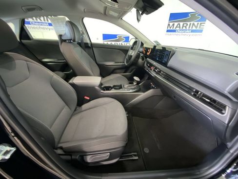Used 2025 Kia K4 FWD image 32