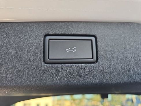 New 2026 Volkswagen Tiguan SE image 26