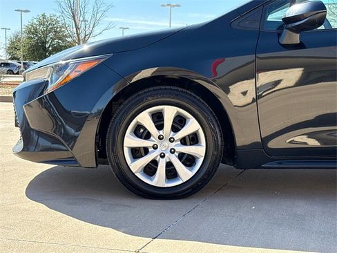 Used 2021 Toyota Corolla LE image 5