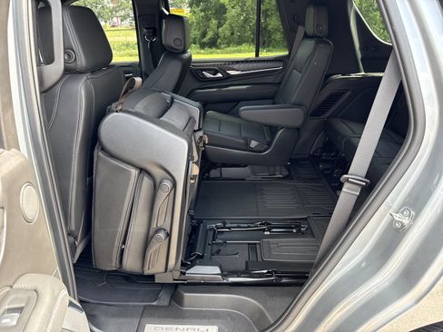 Used 2024 GMC Yukon Denali AWD/4WD image 15