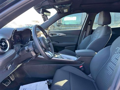 Used 2025 Alfa Romeo Tonale image 16