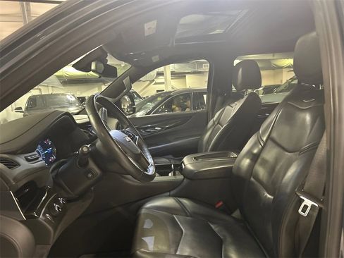 Used 2020 Cadillac Escalade Platinum image 12