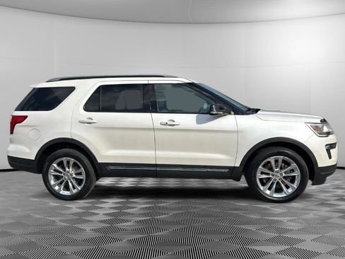 Used 2018 Ford Explorer XLT w/ Equipment Group 202A image 6