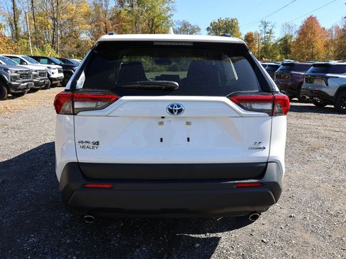 Used 2022 Toyota RAV4 LE image 6