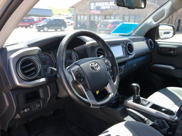 Used 2018 Toyota Tacoma SR5 AWD/4WD image 16