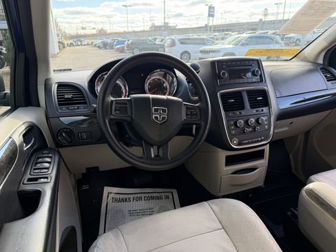 Used 2013 Dodge Grand Caravan SXT image 31