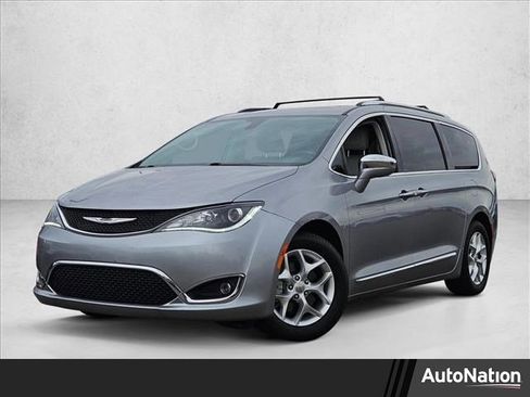 Used 2020 Chrysler Pacifica Limited image 1