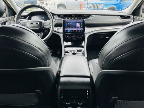 Used 2023 Jeep Grand Cherokee L Limited w/ Black Appearance Package image 27