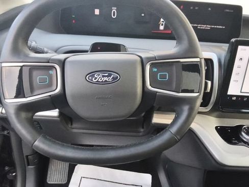 Used 2025 Ford Expedition Active RWD image 37