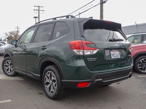 Used 2024 Subaru Forester Premium image 7